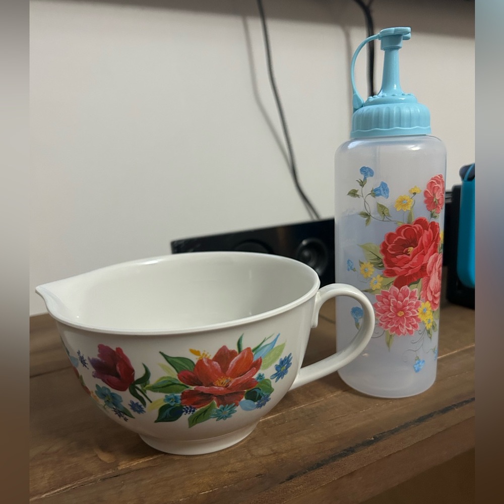 Pioneer Woman Measuring Cup & Dispenser Bottle